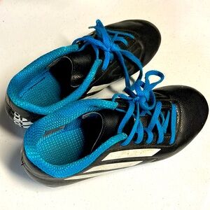 Kids soccer cleats size 1.5
